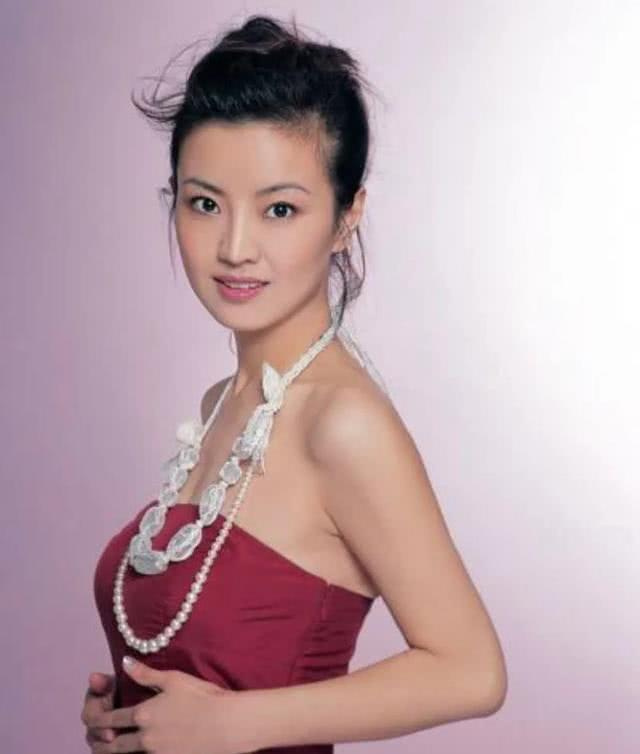 央视女主播逃不过的魔咒：大龄不婚？这10位女主持最大56最小已38