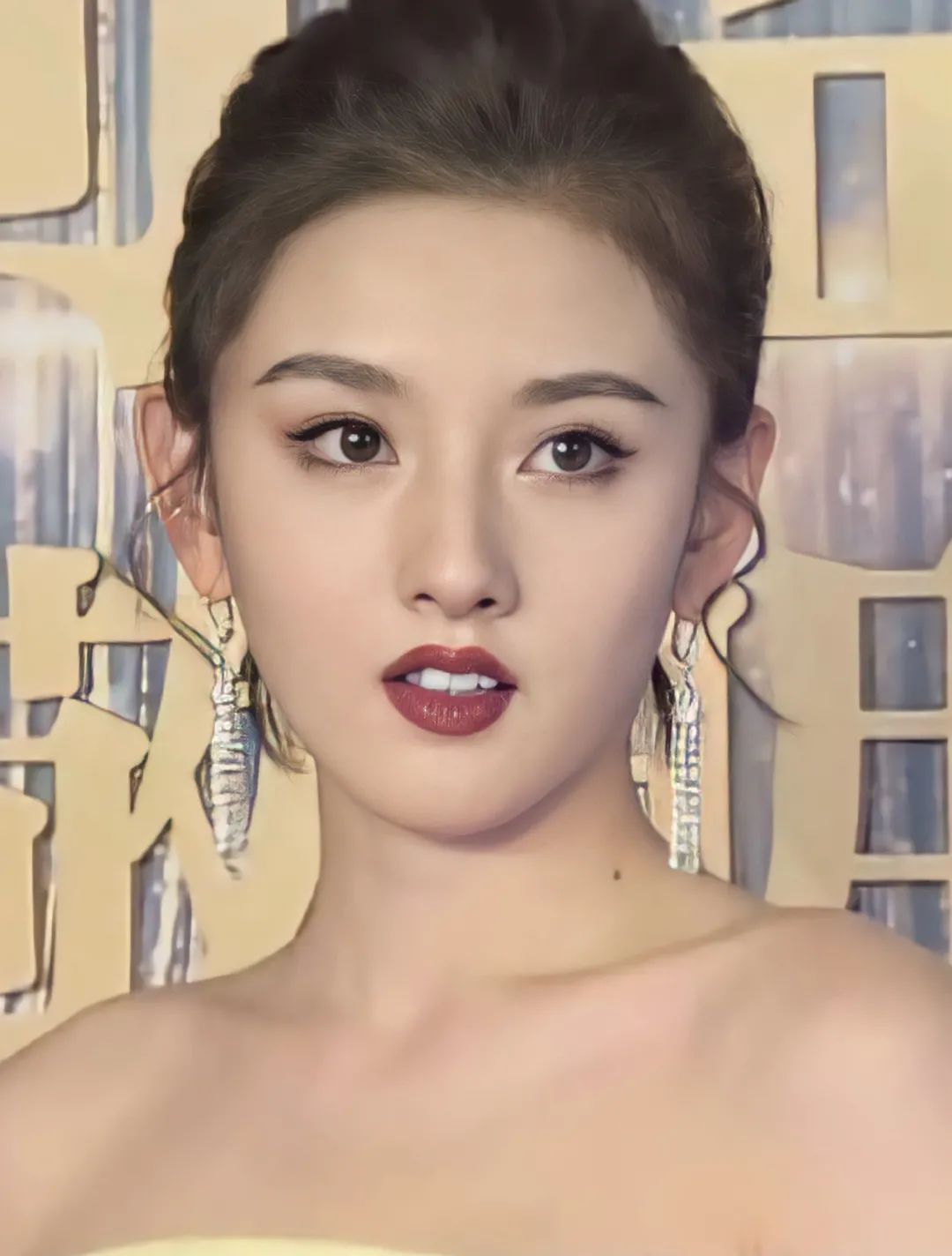 双眼皮,大眼睛已经过时了,现在的美女标准是这样.