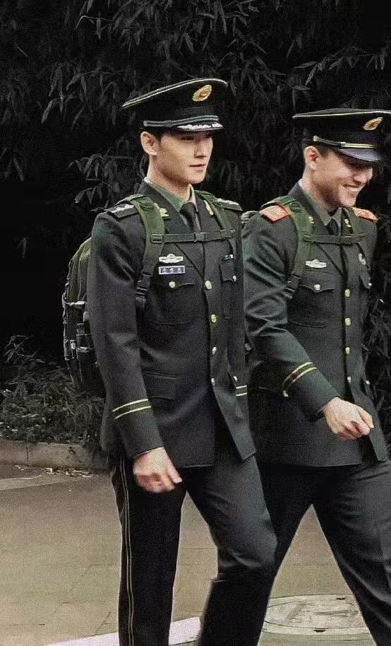 除了吴京“兵王”，这8位军旅男神也帅到炸裂，铁血硬汉谁不爱