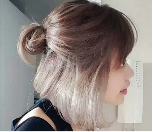 短发也可以百变换造型,五一女生出游短发扎起来,时髦耐看