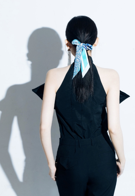 为什么明星系丝巾超美,你系就很土?