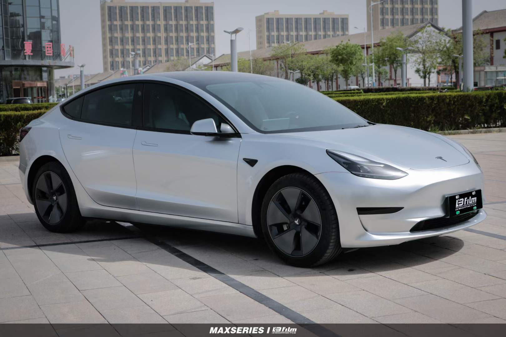 特斯拉Model3汽车贴膜LBFILM改色膜超亮金属太空银