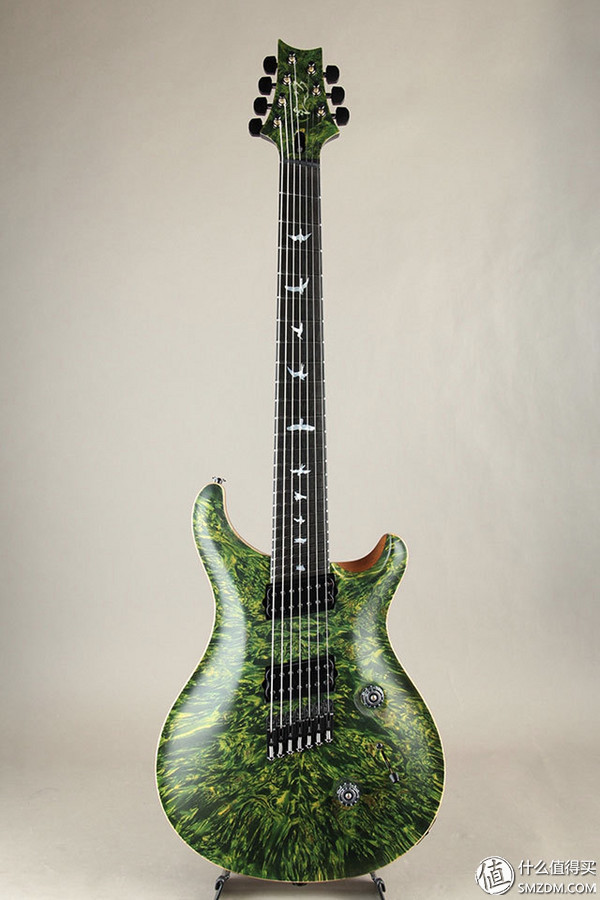 所周知,电吉他最经典的两种琴型是由leo fender的fender公司和orville