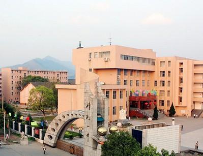 湖南怀化技压群雄的四所高中，双一流后援团，今年高考你中意谁？