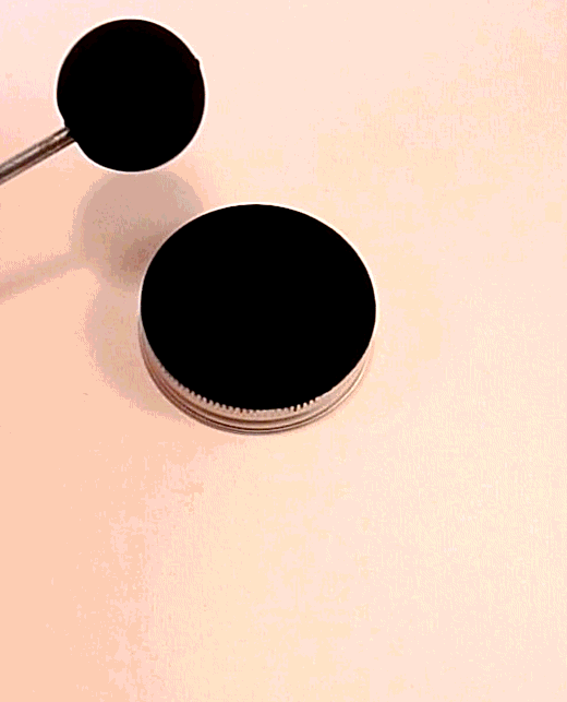 英国艺术家怒撕奢侈大牌！“山寨”世界最贵蓝，要解放颜色？