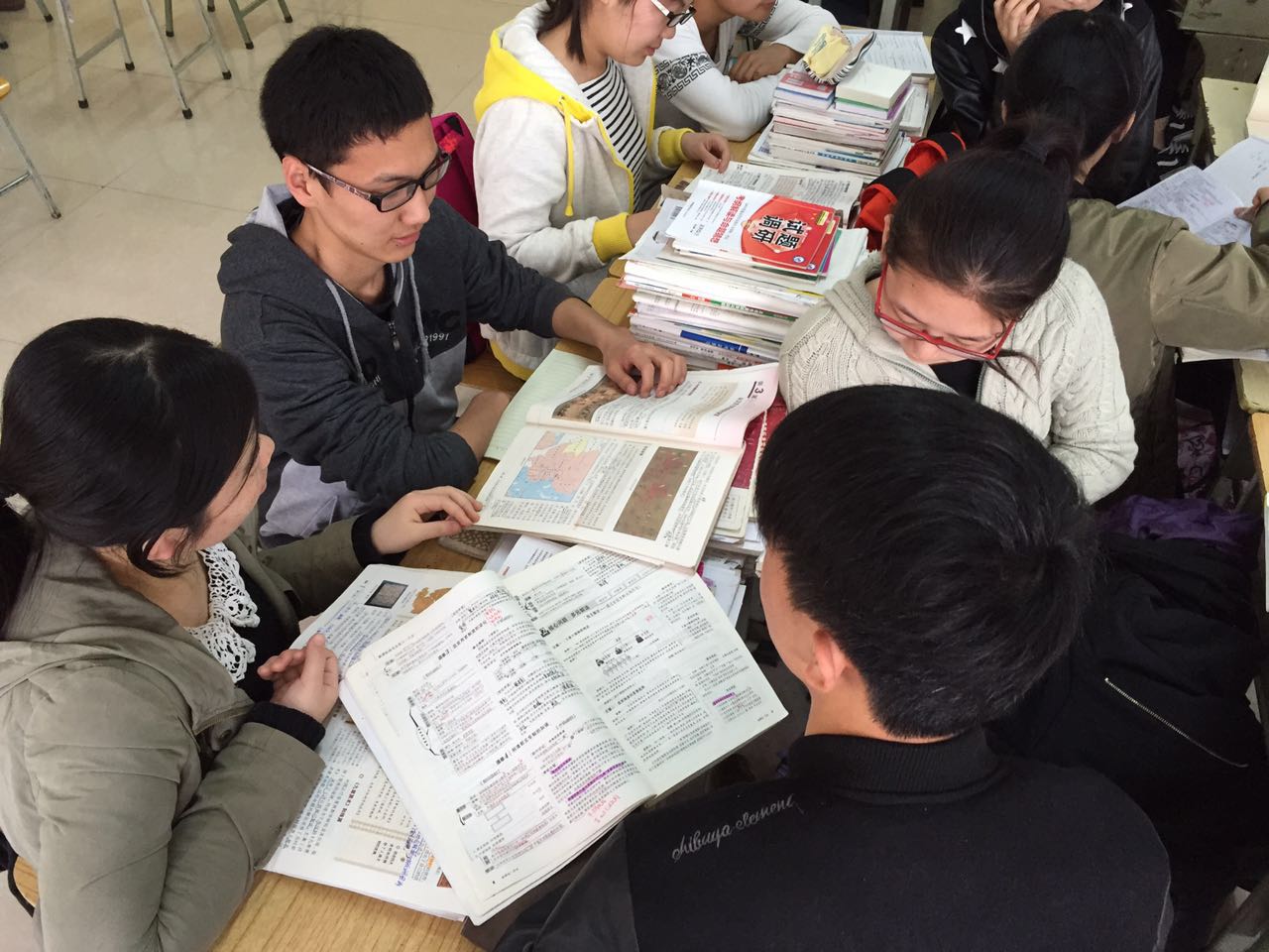 河南学霸689分，高中一直住校，妈妈透露：孩子有3个学习亮点