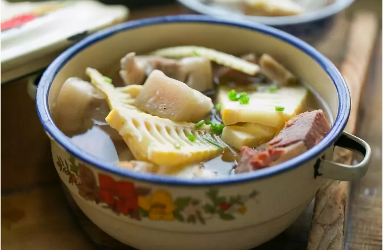 竹笋的做法大全家常菜竹笋怎么做汤(教你鲜味美的竹笋汤)