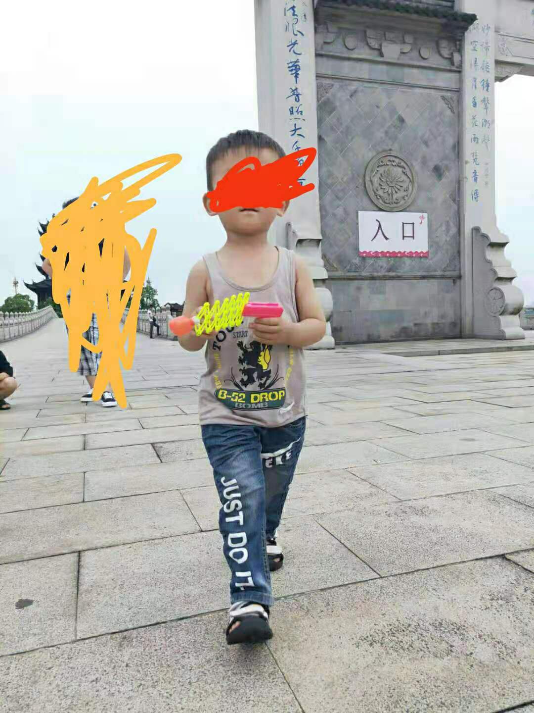 孩子病危男子请假未获批就回家，公司以旷工为由解除劳动关系，当事人：下月劳动仲裁，公司：什么结果都接受