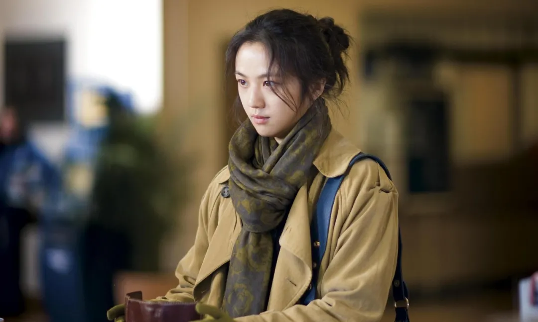 亚洲顶级女星,被爆去乡下养鸡:被封杀13年,她怎么还如此快活?
