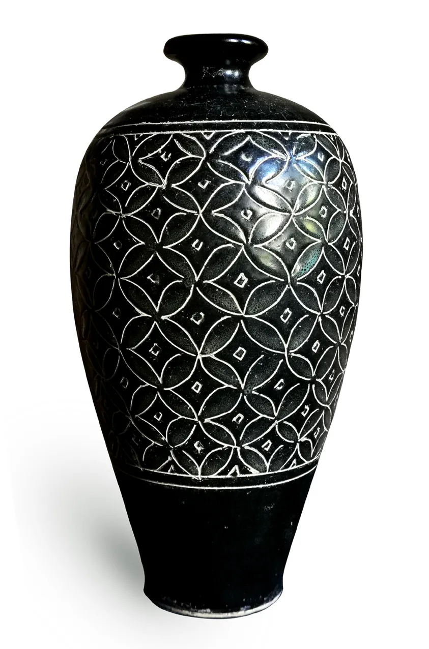 古代钱币-宋元黑釉剔画钱纹梅瓶图像研析