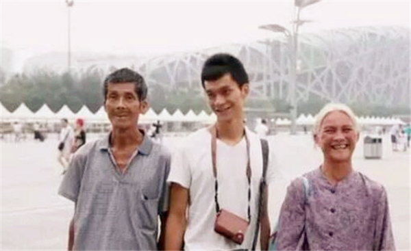 唐尚珺隐瞒家人复读7年，考625分入政法大学，赢了高考却败给现实