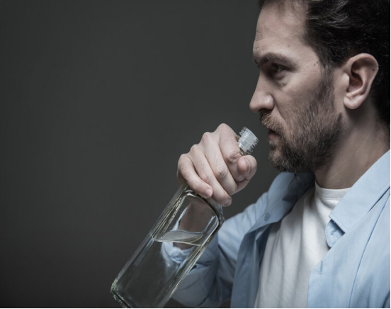 怎样才能快速解酒？不是蜂蜜、浓茶，告诉你真正有效的方法