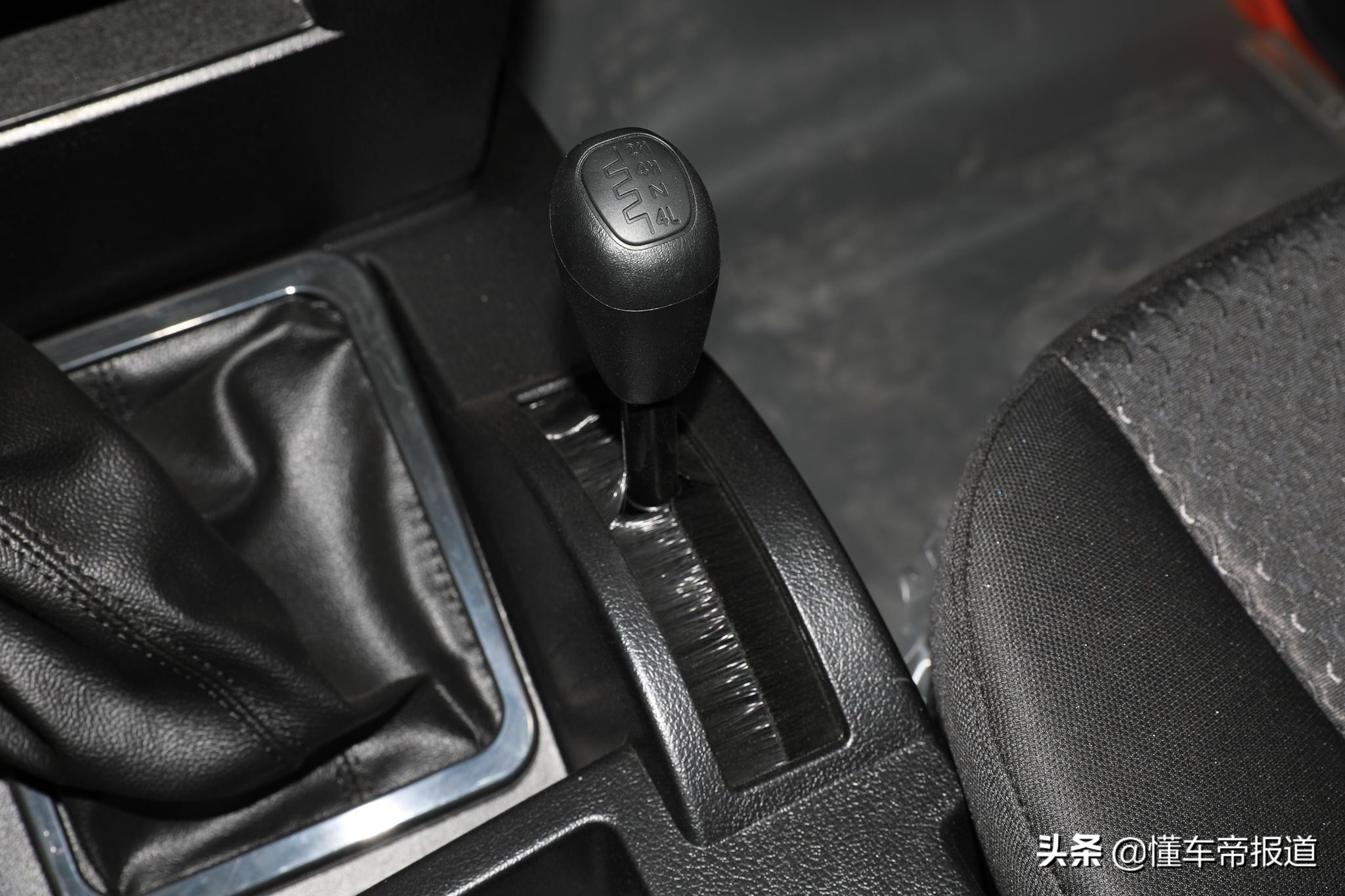 新车｜越野不输坦克300？BJ212致敬版上市，搭载三菱动力