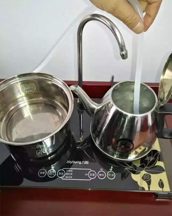饮水机vs茶吧机，哪个更胜一筹？看完优缺点，才发现之前买错了