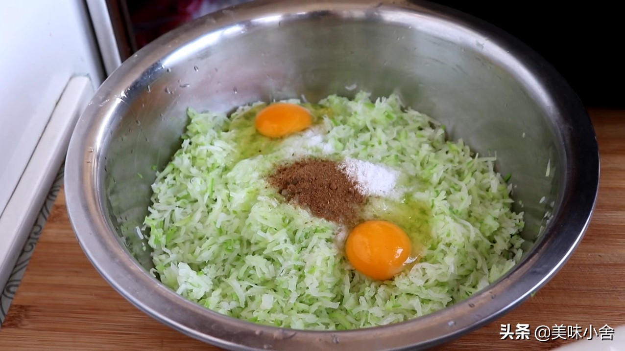这才是萝卜丸子的正确做法，外酥里软，营养又好吃，方法超简单