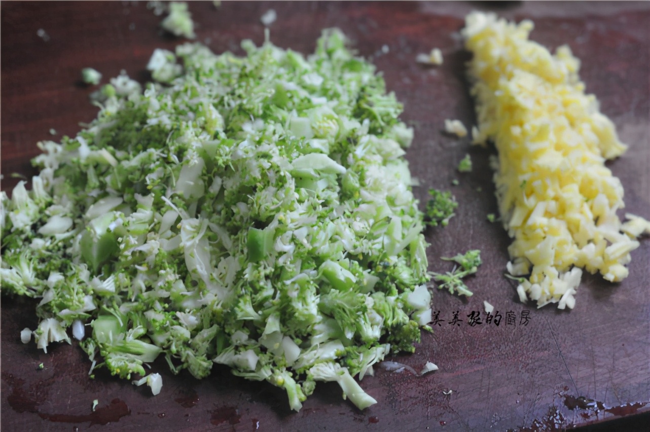 素菜吃出肉的滋味，入锅一蒸人人爱！春天多吃，清清爽爽最是香