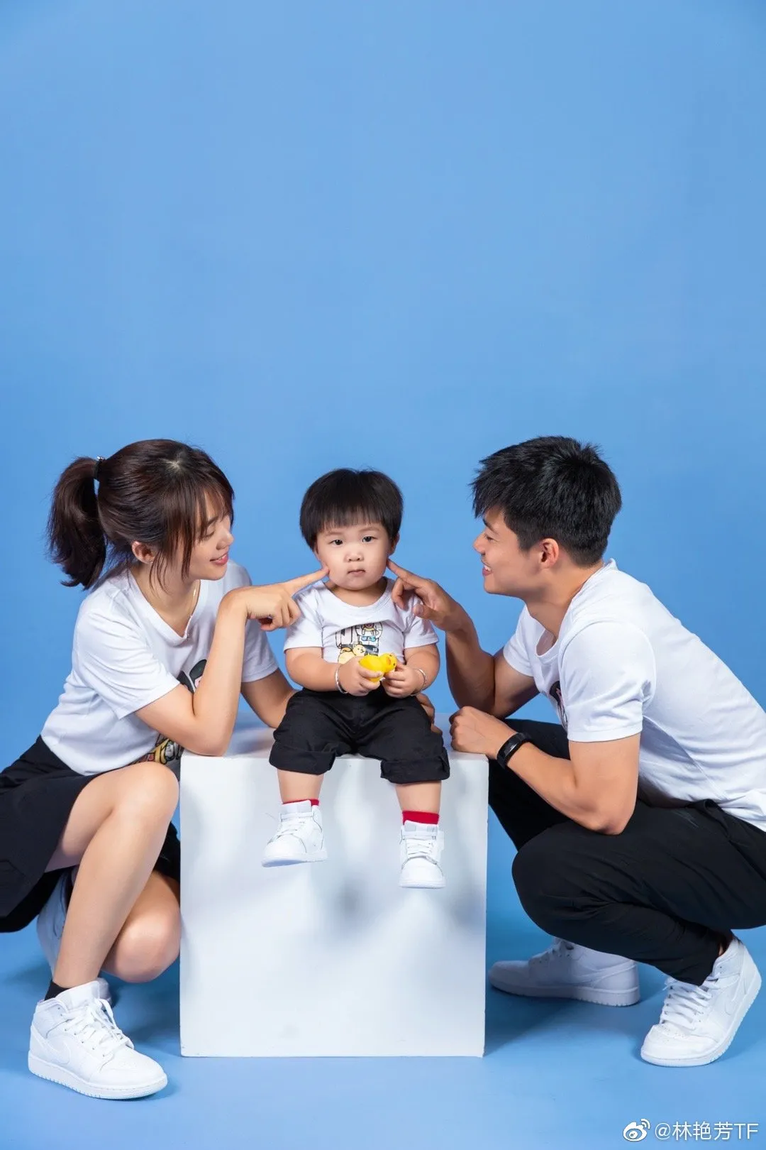 苏炳添百米封神后，“添嫂”曝光，从校服到婚纱的爱情太甜了