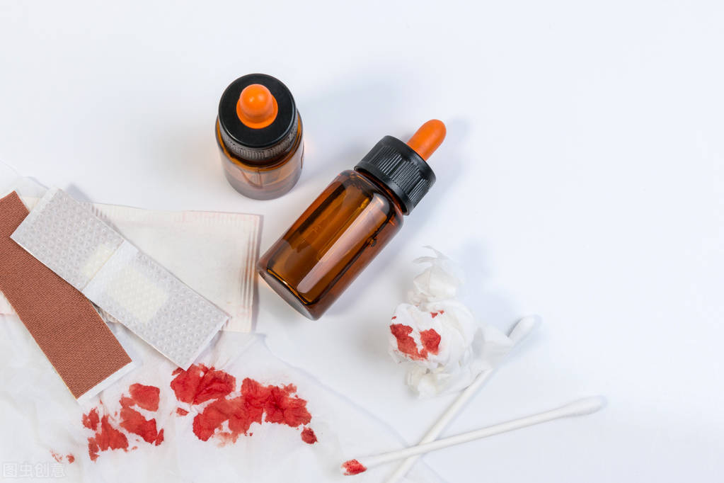 别看甲沟炎不起眼，疼起来真要命！如果不是因为你剪指甲的习惯错了…