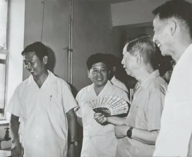 方毅：官至副国级，36岁任上海市委常委，63岁任中国科学院院长