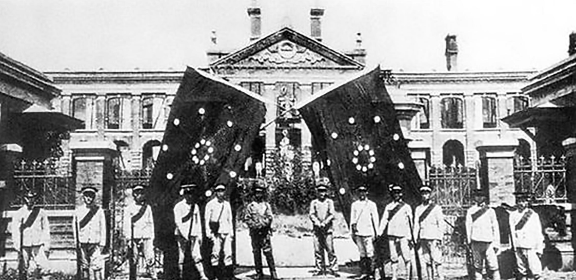 1951年一农民到乡公所讨水，看着毛主席像激动的说：他曾是我的兵