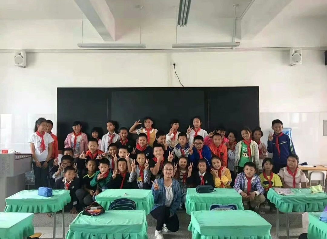 中小学生“笔耕不辍”：抄作业成日常，字数达标才安心