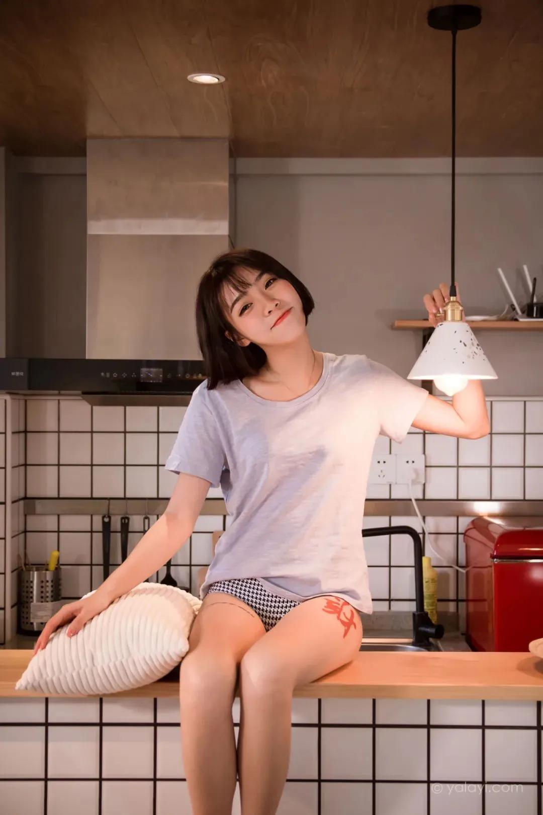 ​美女大学生兼职模特的故事