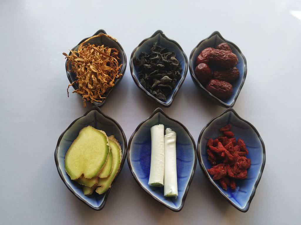 咖喱火锅汤底怎么做（火锅店最受欢迎的4种锅底做法）