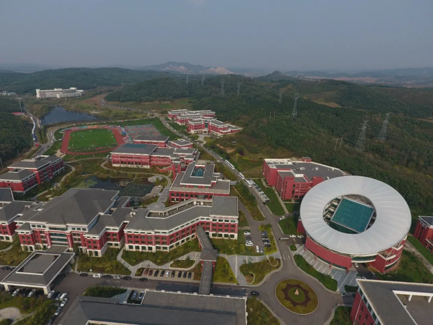 在长征中办学，获三代领导人关怀！今天，中国医科大学90岁了！