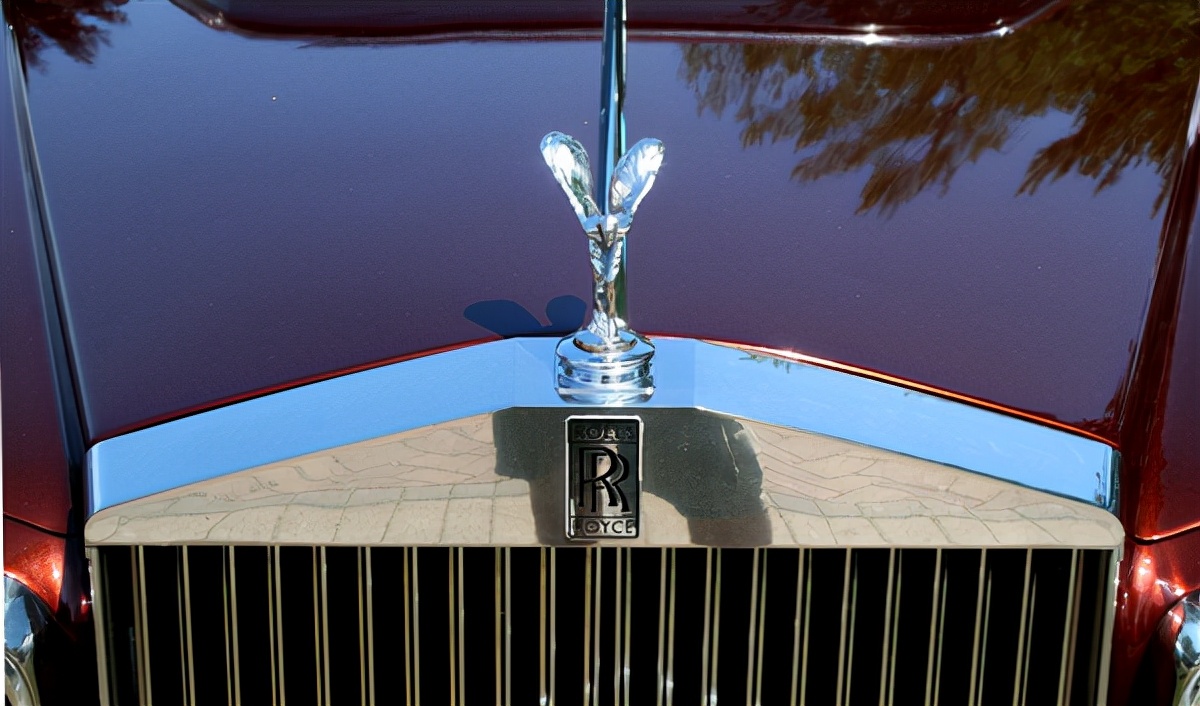 劳斯莱斯自毁身价！请网红夫妻推广遭全民讨伐，网友：黑历史一堆