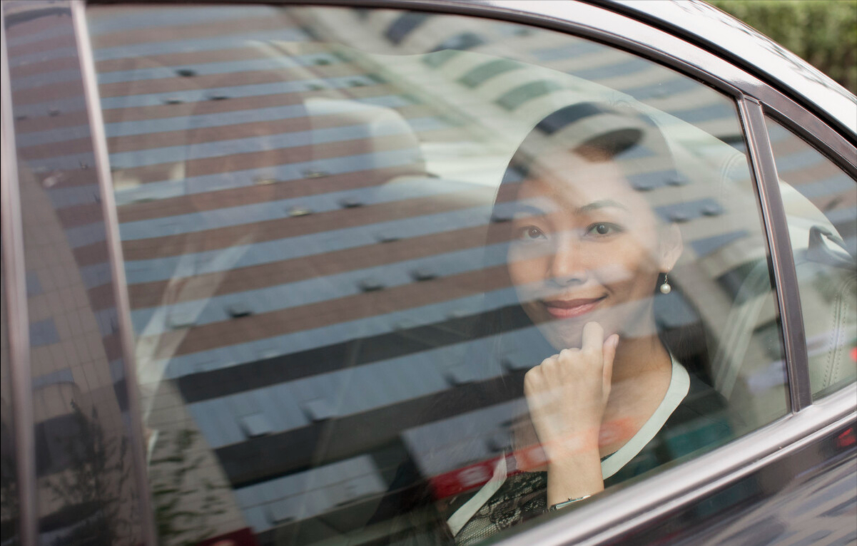 为什么玩手机的时候，晕车更严重？4个正确办法缓解晕车，快试试