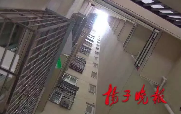 痛心!4岁女孩不慎6楼坠亡!类似事件已发生多起