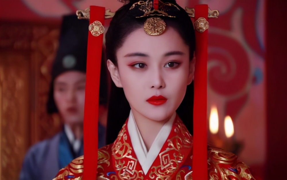 记得书中说鸿钧老祖有三个徒弟,他们都是斩三尸成圣的混元大罗金仙,而