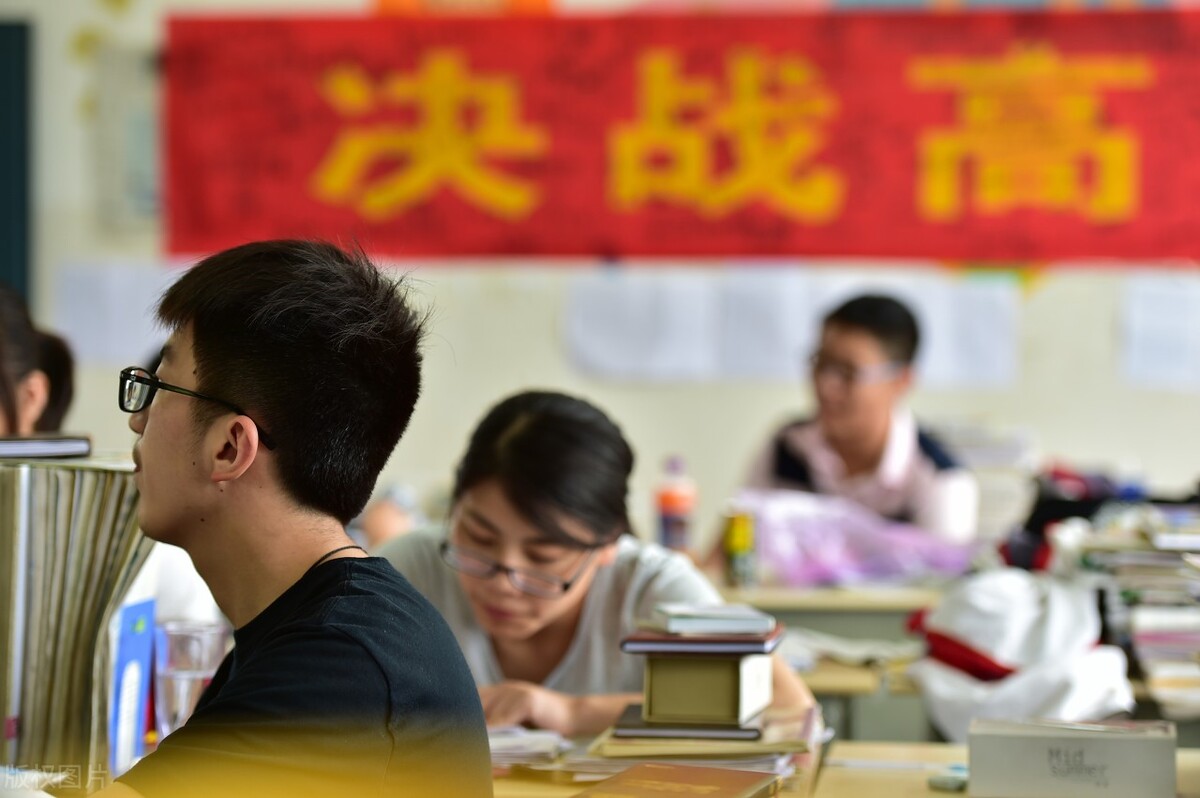 大学里不会“过时”的3大专业，不仅就业稳定，行业发展也不错