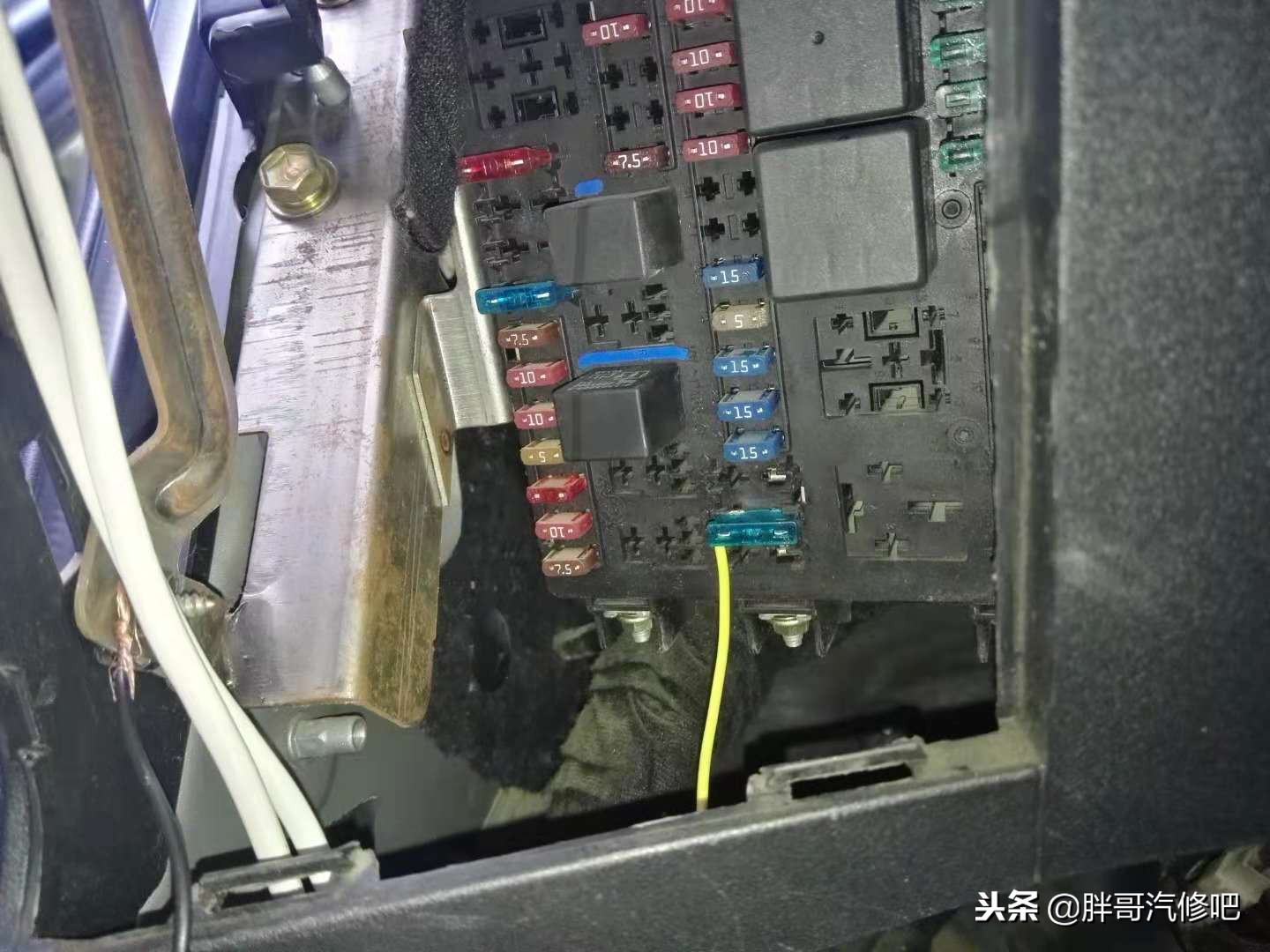 220v家用音响胖哥花57元改装成车载低音炮，废物利用大家可以试试