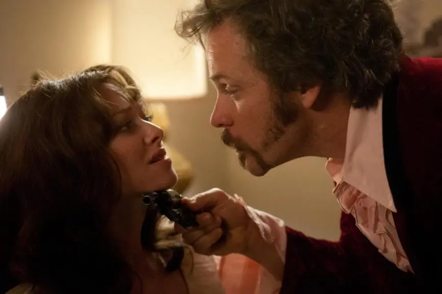 70年代成人片巨星，被老公奴役后死里逃生：亲密关系中的痛苦循环