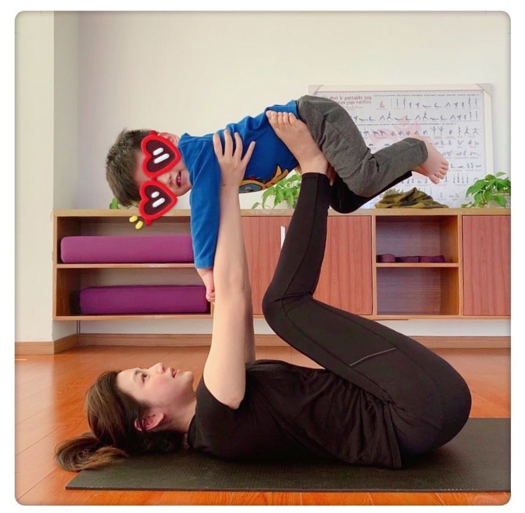 陈妍希晒儿子过万圣节，4岁小星星帅气出镜，长高变瘦气质像陈晓