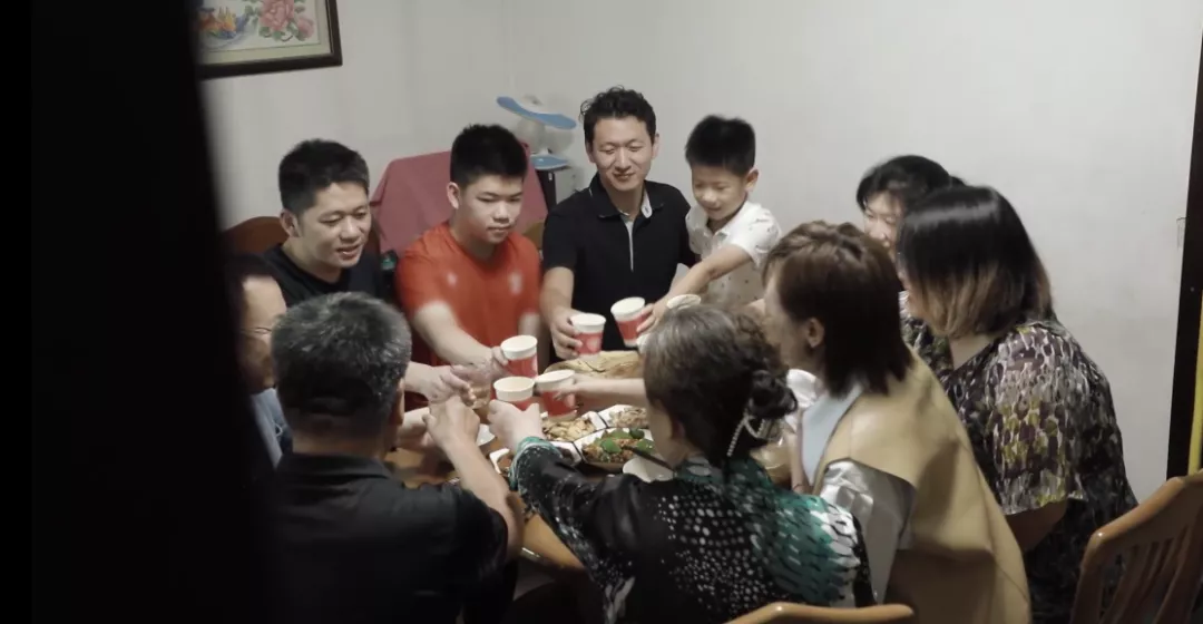 这房子暗得我看不下去了！改造之后变八口阳光之家