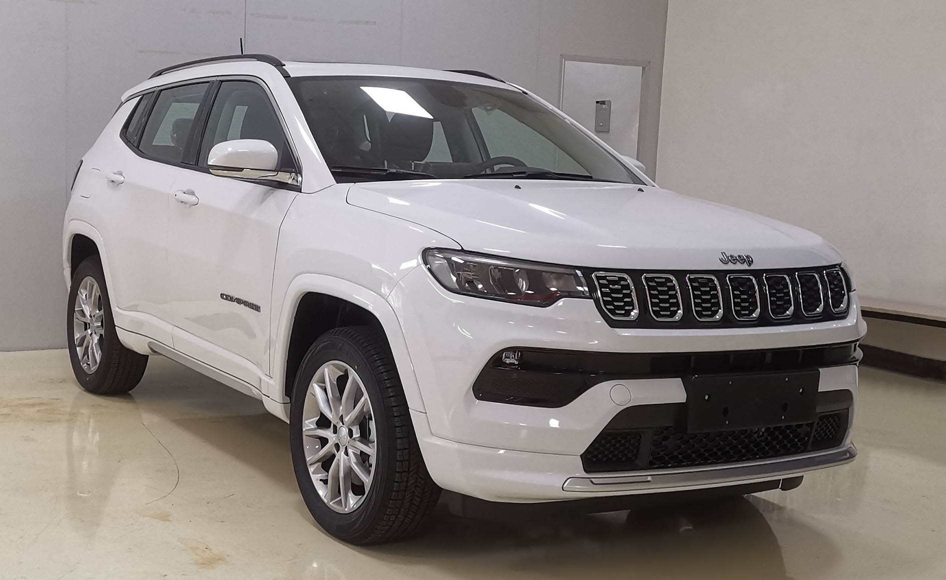 国产Jeep指南者插电混动版曝光，指导价或将突破30万元