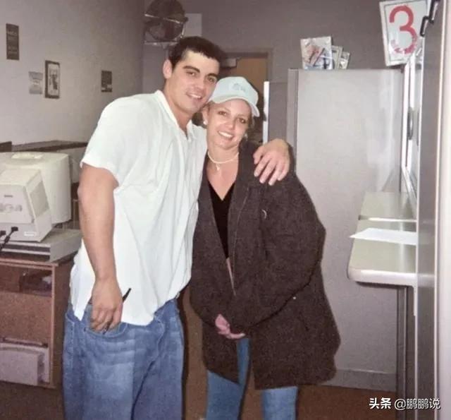 小甜甜布兰妮堕落史：强送精神病院，被父囚禁13年的她渴望逃离