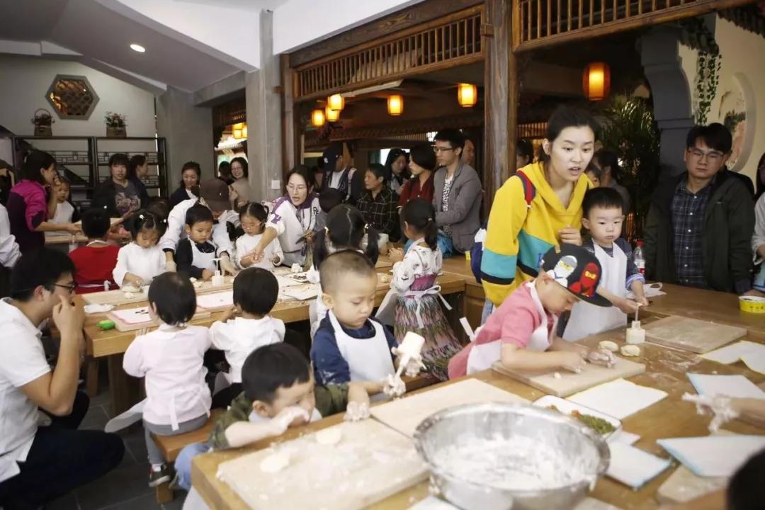 诞生于杭州小菜场的麻花店，被丽水兄弟做成了年销5000万的生意