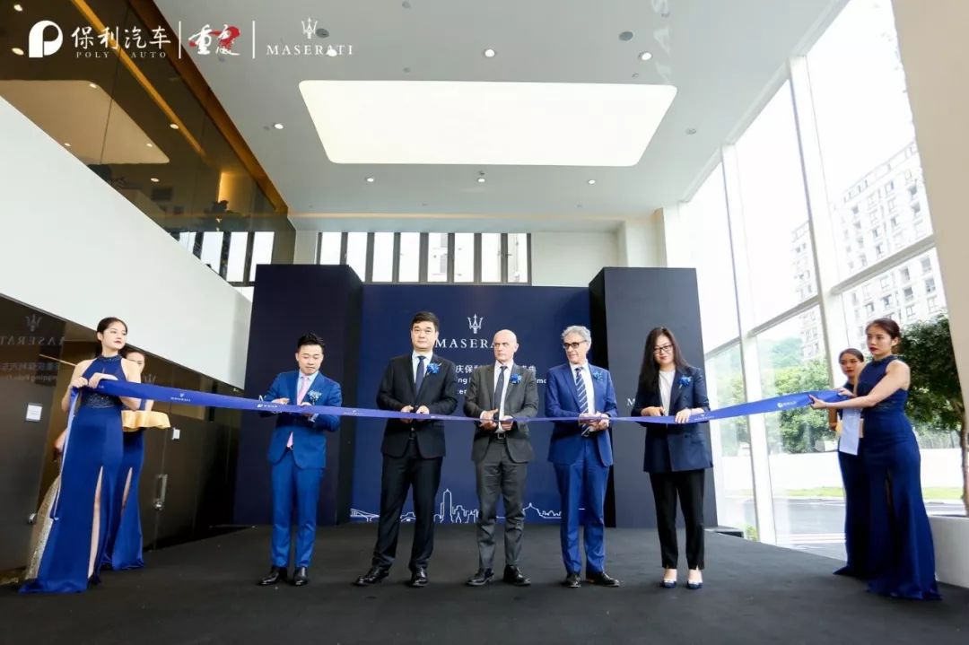 保利汽车展厅四层楼全系车型展示，一站式购车体验