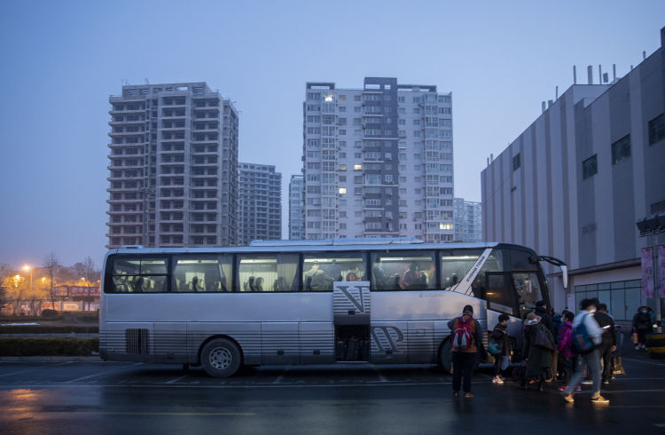 198元游太行！半岛记者跟访老人“低价团”，一路辛苦又购物他们为何仍乐在其中