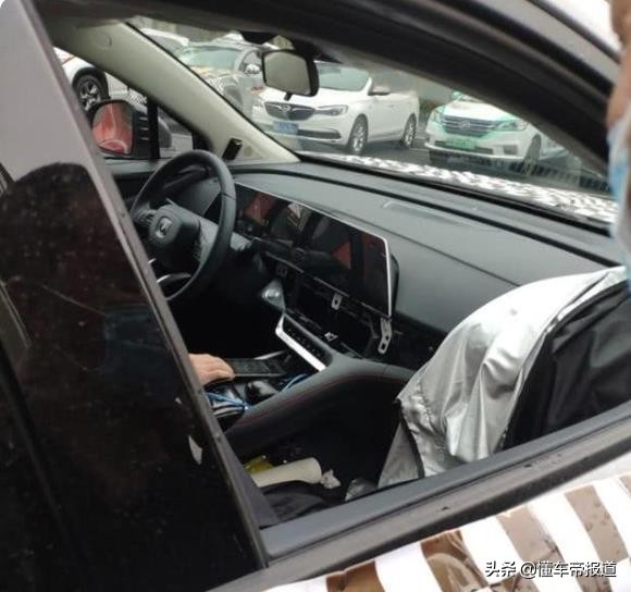 新车｜瞄准领克03？长安UNI系列首款轿车预告图发布，配电动尾翼