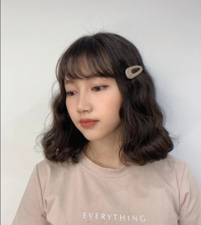 烫发想要不显老又好看,浪漫的水波纹卷绝对是首选之一