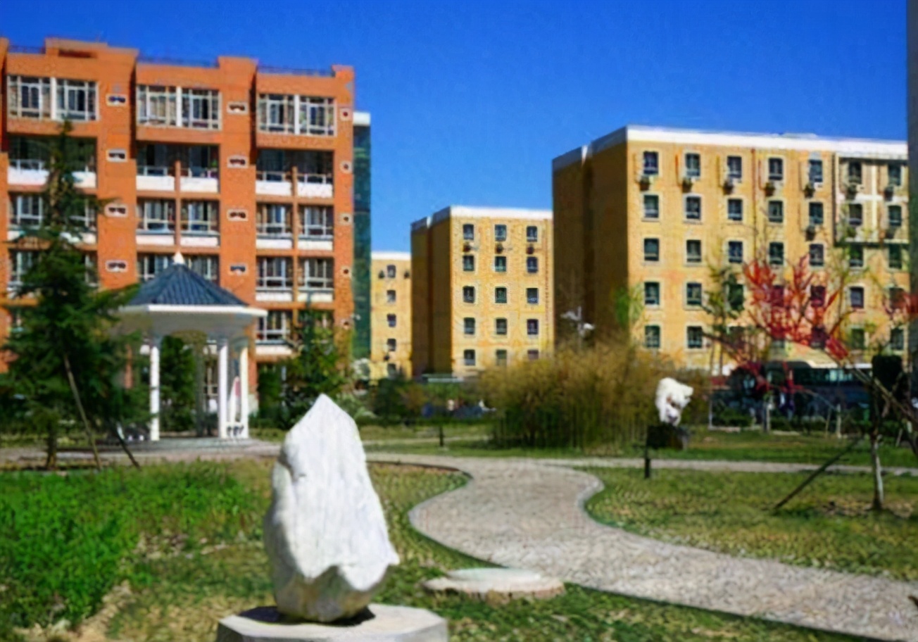 考上民办二本学校，一年学费2.8万，这4个专业值得学生“捡漏”