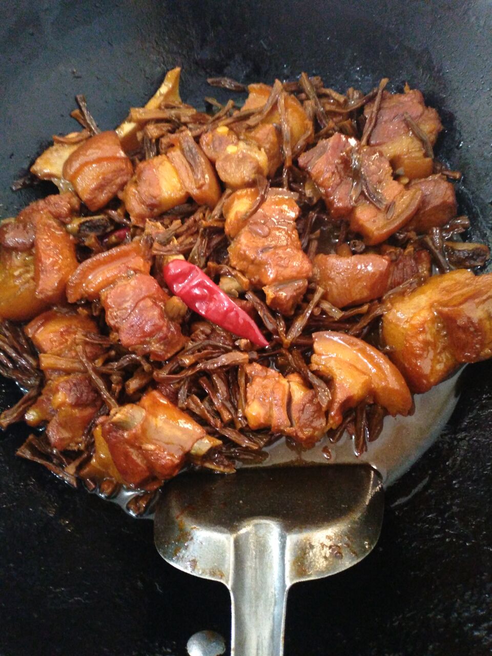上海红烧肉的家常做法，肉烂不油腻，吃起来油润甘爽，特别的下饭