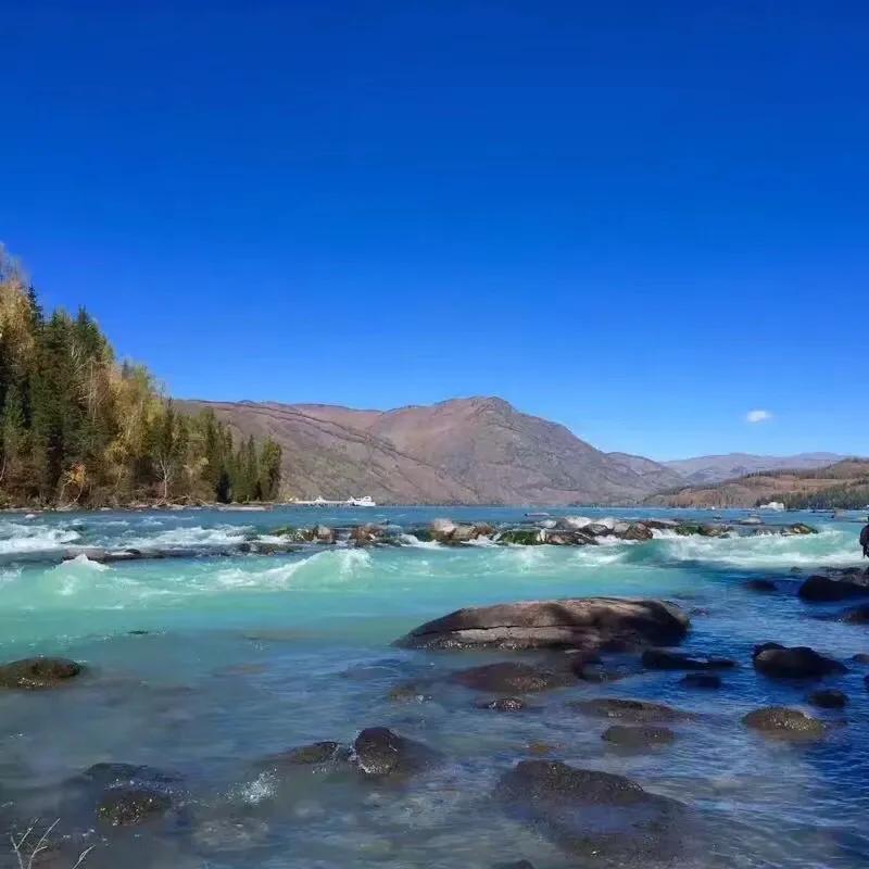 山一程，水一程：自然韵律中的诗意旅程