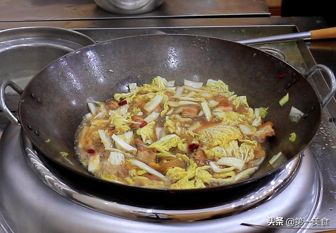 白菜豬肉燉粉條,白菜豬肉燉粉條的家常做法