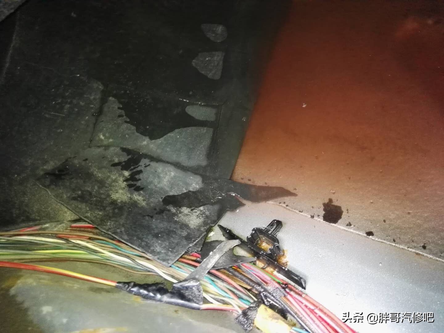 捷达暖风水箱爆裂，车里面能养“海豚”，顺便看看什么是黑心棉