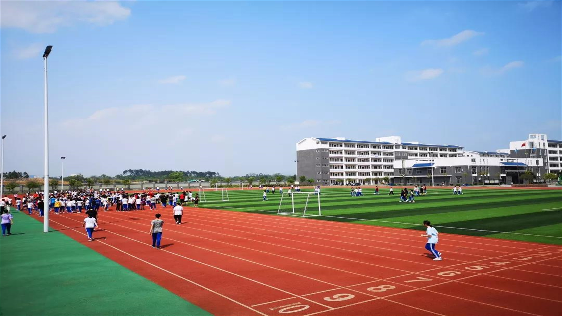 瞩目！广西3所“黑马”高中，升学率近100%，其中1所清北录取33人